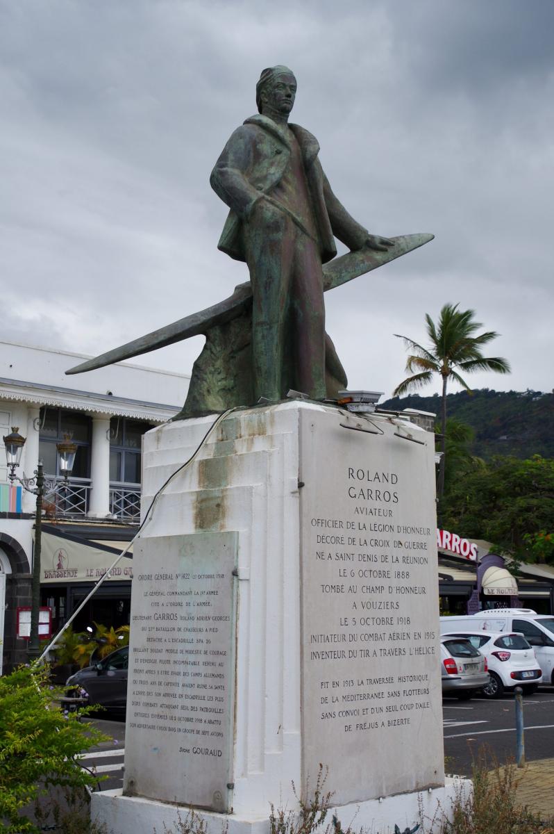 Statue_de_Roland_Garros_a_Réunion